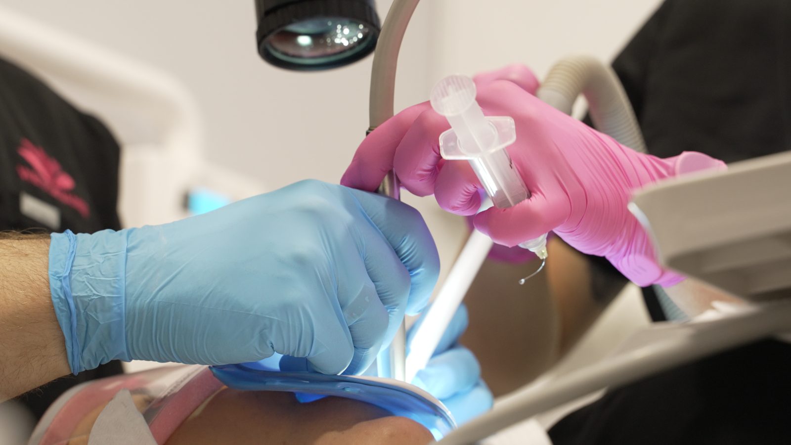 A silent instrument transfer - syringe handed into the working hand